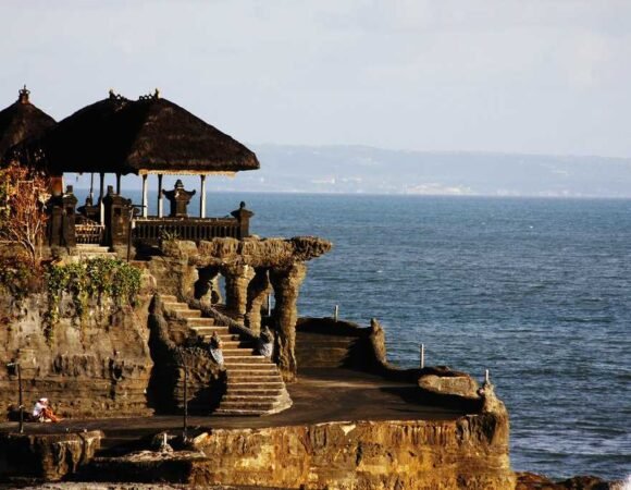 Watch Sunset at Tanah Lot 